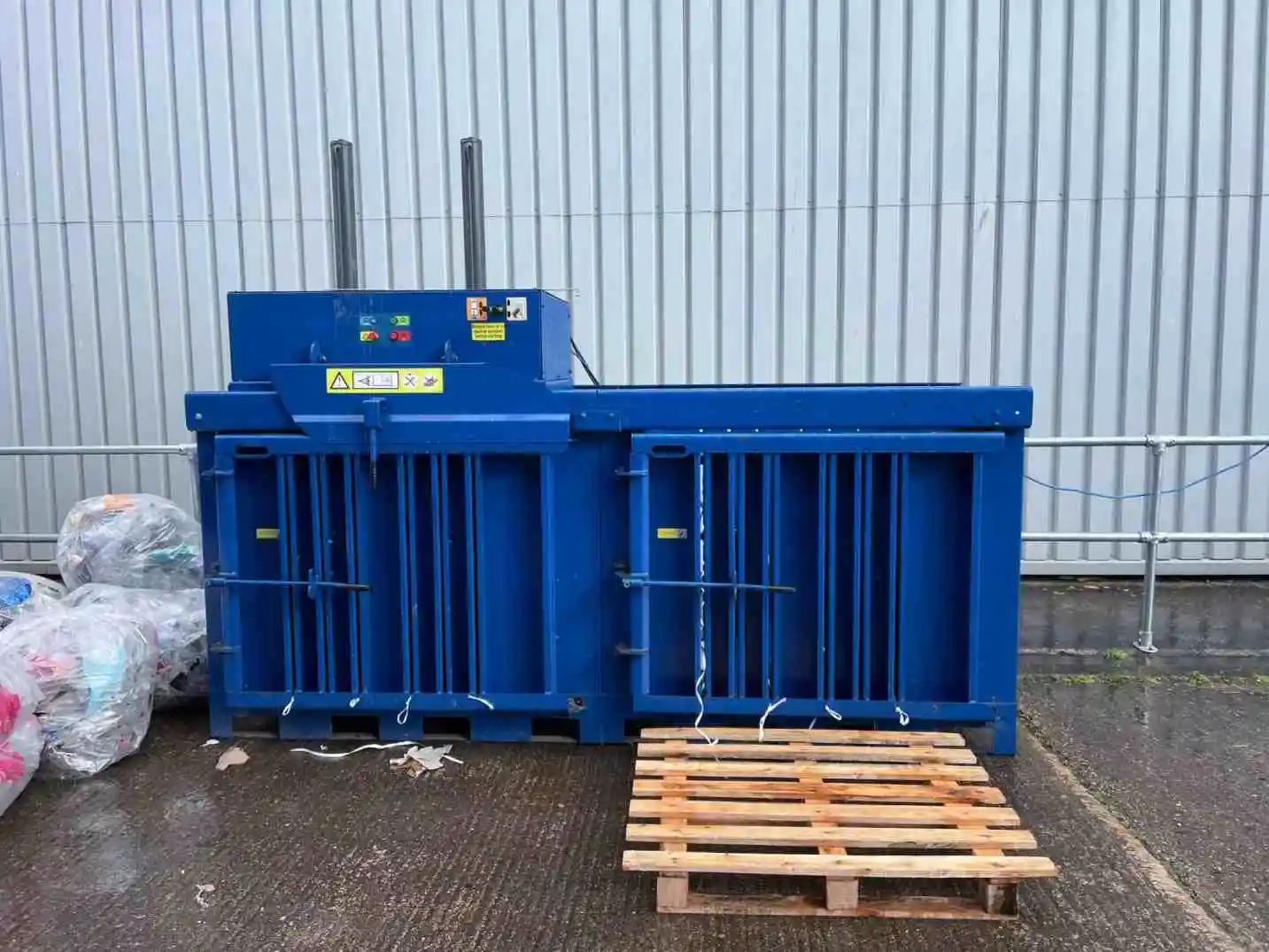 Twin Chamber Vertical Baler